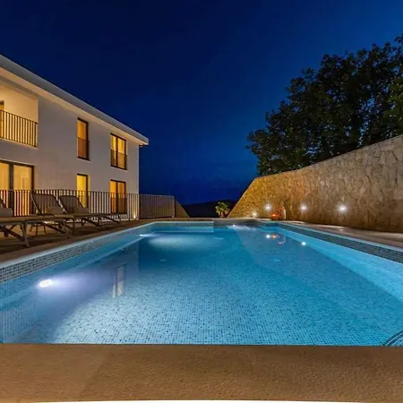 Vila Beautiful Stonevilla By Aneo Travel