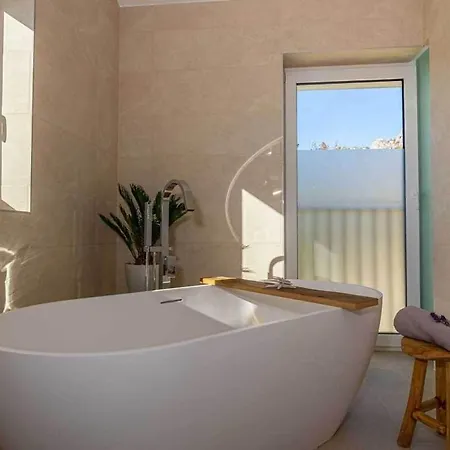 Beautiful Stonevilla By Aneo Travel Vila