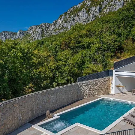 Vila Beautiful Stonevilla By Aneo Travel