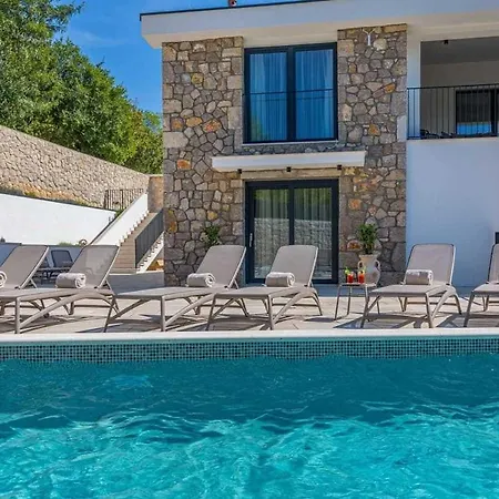 Vila Beautiful Stonevilla By Aneo Travel