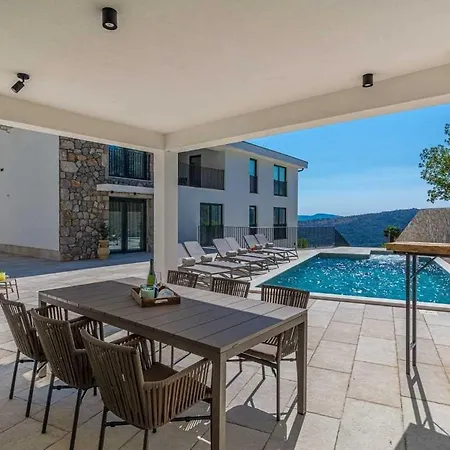 Beautiful Stonevilla By Aneo Travel Villa